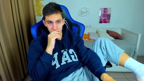 Snapshot of frank_mooree chatting on 6, 10, 2025 Frank online show from 6, 10, 2025