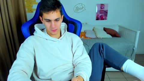 Snapshot of frank_mooree chatting on 7, 10, 2025 Frank online show from 7, 10, 2025