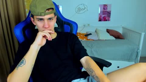 Snapshot of frank_mooree chatting on 9, 10, 2025 Frank online show from 9, 10, 2025