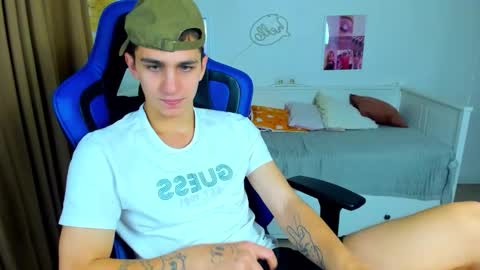 Snapshot of frank_mooree chatting on 10, 10, 2025 Frank online show from 10, 10, 2025