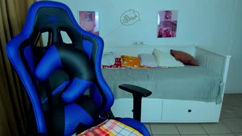 Snapshot of frank_mooree chatting on 12, 10, 2025 Frank online show from 12, 10, 2025