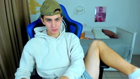 Snapshot of frank_mooree chatting on 15, 10, 2025 Frank online show from 15, 10, 2025