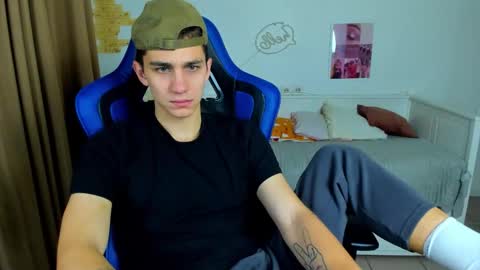 Snapshot of frank_mooree chatting on 17, 10, 2025 Frank online show from 17, 10, 2025