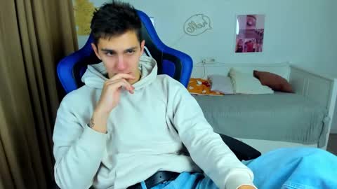 Snapshot of frank_mooree chatting on 18, 10, 2025 Frank online show from 18, 10, 2025