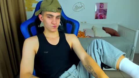 Snapshot of frank_mooree chatting on 23, 10, 2025 Frank online show from 23, 10, 2025