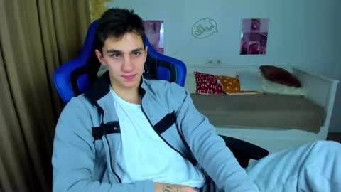 Snapshot of frank_mooree chatting on 27, 11, 2025 Frank online show from 27, 11, 2025