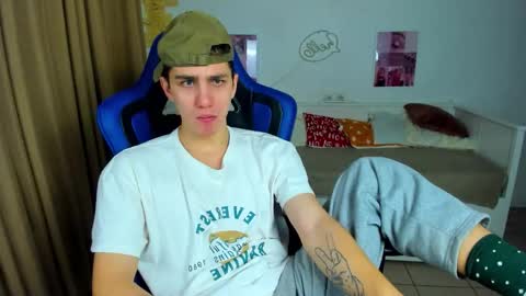 Snapshot of frank_mooree chatting on 30, 11, 2025 Frank online show from 30, 11, 2025