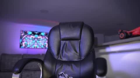 Snapshot of frankfarrellx chatting on 10, 10, 2025 Frank Farrell. Hey remember to give me a thumbs up Ty online show from 10, 10, 2025