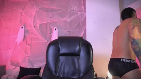 Snapshot of frankfarrellx chatting on 2, 11, 2025 Frank Farrell. Hey remember to give me a thumbs up Ty online show from 2, 11, 2025