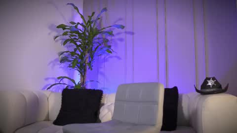 Snapshot of frankfarrellx chatting on 24, 3, 2026 Frank Farrell. Hey remember to give me a thumbs up Ty online show from 24, 3, 2026