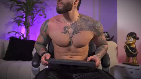 Snapshot of frankfarrellx chatting on 31, 3, 2026 Frank Farrell. Hey remember to give me a thumbs up Ty online show from 31, 3, 2026