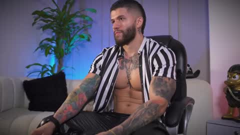 Snapshot of frankfarrellx chatting on 8, 4, 2026 Frank Farrell. Hey remember to give me a thumbs up Ty online show from 8, 4, 2026