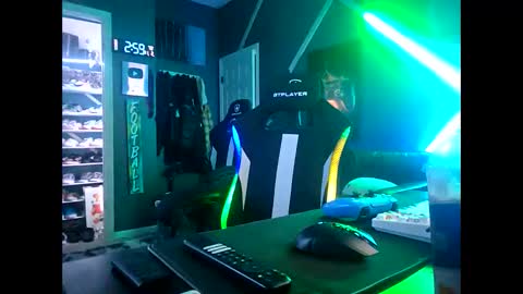 Snapshot of frankie_madeincuba chatting on 2, 11, 2025 Xo tattd on her body online show from 2, 11, 2025