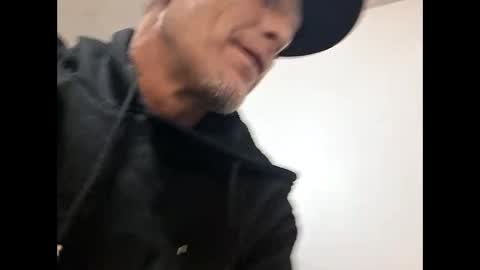 Snapshot of frankieblueeyes30 chatting on 14, 3, 2026 Blue eyed tatted Daddy online show from 14, 3, 2026