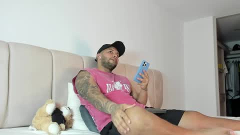 Snapshot of frankmyles01 chatting on 16, 5, 2026 frank online show from 16, 5, 2026
