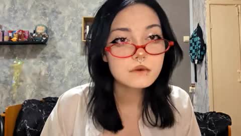 Snapshot of frankreyne chatting on 13, 11, 2025 Lily online show from 13, 11, 2025