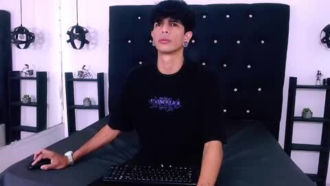 Snapshot of franvill_trato chatting on 7, 11, 2025 Franvill trato online show from 7, 11, 2025