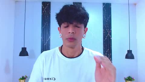 Snapshot of franvill_trato chatting on 8, 11, 2025 Franvill trato online show from 8, 11, 2025