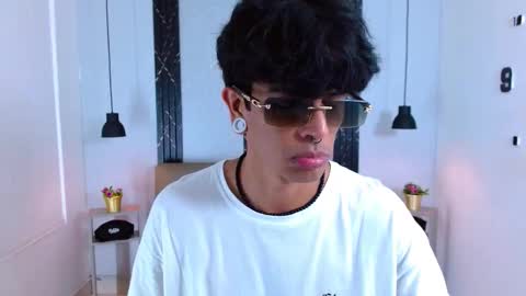 Snapshot of franvill_trato chatting on 21, 11, 2025 Franvill trato online show from 21, 11, 2025