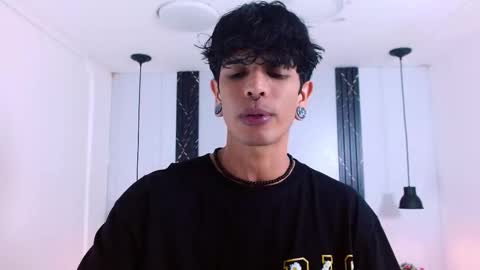 Snapshot of franvill_trato chatting on 25, 11, 2025 Franvill trato online show from 25, 11, 2025