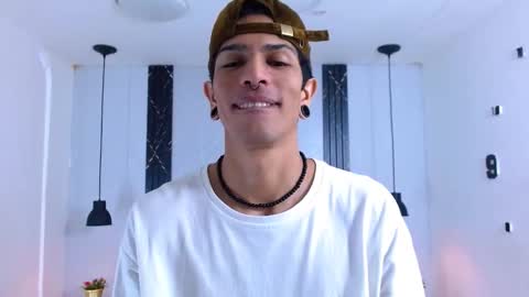 Snapshot of franvill_trato chatting on 28, 11, 2025 Franvill trato online show from 28, 11, 2025