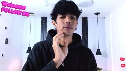 Snapshot of franvill_trato chatting on 2, 12, 2025 Franvill trato online show from 2, 12, 2025