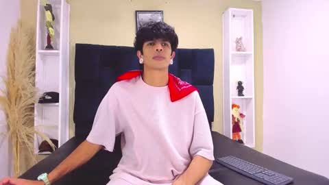 Snapshot of franvill_trato chatting on 13, 12, 2025 Franvill trato online show from 13, 12, 2025