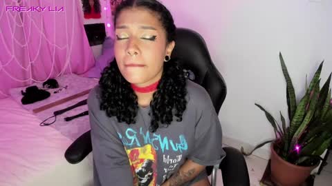 Lia Gomez online show from 8, 2, 2025