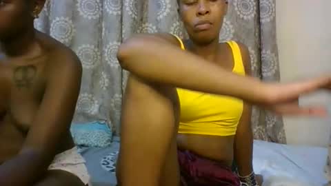 Snapshot of freakybeauties chatting on 4, 11, 2025 Freakies online show from 4, 11, 2025