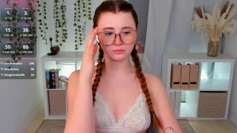 Snapshot of freckle_diyana chatting on 8, 3, 2025 Diyana online show from 8, 3, 2025