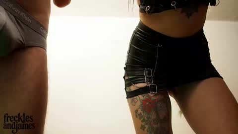 Snapshot of frecklesandjames chatting on 23, 11, 2025 frecklesandjames online show from 23, 11, 2025