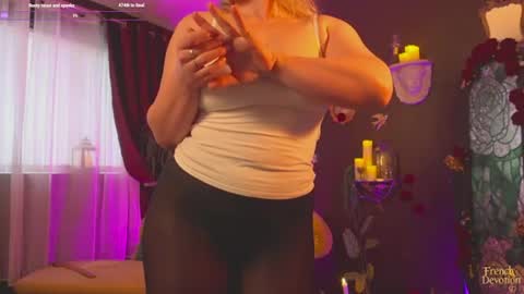 Snapshot of french_devotion chatting on 7, 7, 2026 Louise or Lou 3 online show from 7, 7, 2026