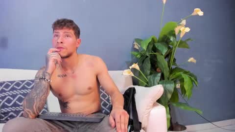 Snapshot of french_sexx chatting on 3, 10, 2025 Xavier online show from 3, 10, 2025