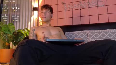 Snapshot of french_sexx chatting on 12, 10, 2025 Xavier online show from 12, 10, 2025