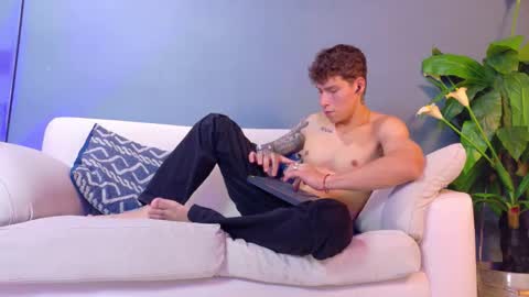 Snapshot of french_sexx chatting on 20, 10, 2025 Xavier online show from 20, 10, 2025