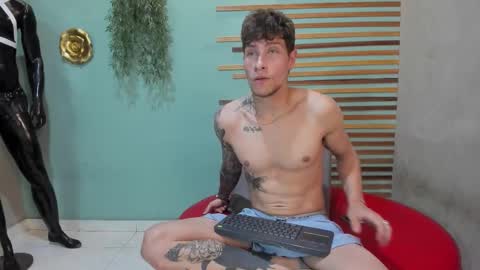 Snapshot of french_sexx chatting on 3, 11, 2025 Xavier online show from 3, 11, 2025