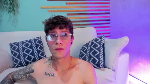 Snapshot of french_sexx chatting on 28, 11, 2025 Xavier online show from 28, 11, 2025