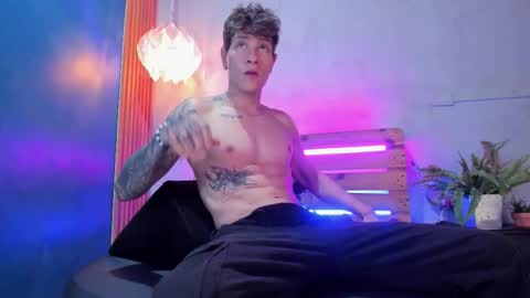 Snapshot of french_sexx chatting on 30, 11, 2025 Xavier online show from 30, 11, 2025