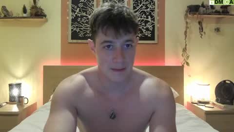 Snapshot of frenchhornybibs chatting on 21, 2, 2025 French Horny Bibs online show from 21, 2, 2025