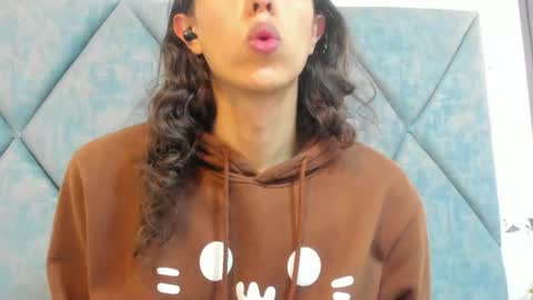 Snapshot of freyamoller_ chatting on 7, 7, 2026 FreyaMoller online show from 7, 7, 2026