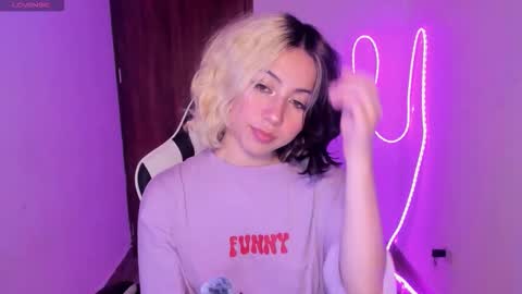 frida_lassi_ online show from 26, 11, 2025