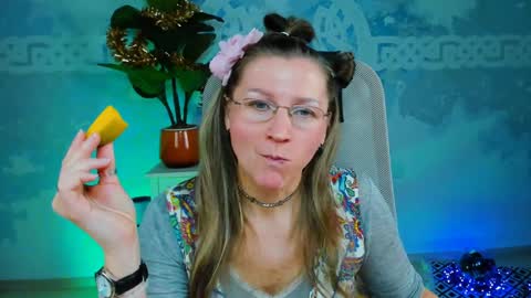 Snapshot of fridatander chatting on 3, 1, 2025 Frida Tander online show from 3, 1, 2025