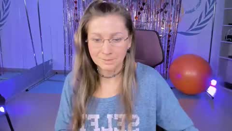 Snapshot of fridatander chatting on 1, 3, 2025 Frida Tander online show from 1, 3, 2025