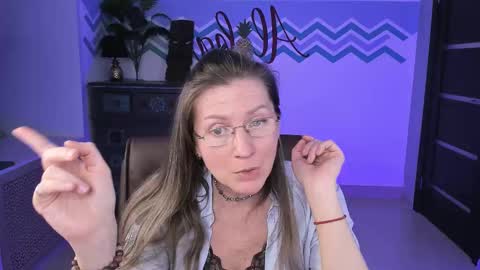 Snapshot of fridatander chatting on 10, 3, 2025 Frida Tander online show from 10, 3, 2025