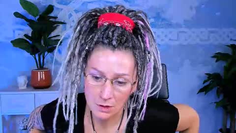 Snapshot of fridatander chatting on 6, 10, 2025 Frida Tander online show from 6, 10, 2025