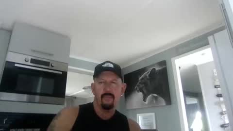 Snapshot of friskyneedsum chatting on 23, 10, 2025 bob online show from 23, 10, 2025