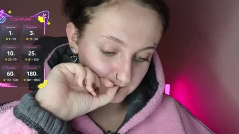 Snapshot of frosty_blueberries4 chatting on 30, 10, 2025 ANA online show from 30, 10, 2025