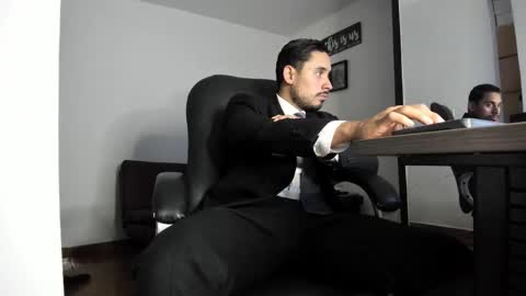 SERGIO THE SEX LAWYER online show from 28, 10, 2025
