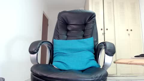 Snapshot of full_milo chatting on 22, 11, 2025 Andres. online show from 22, 11, 2025