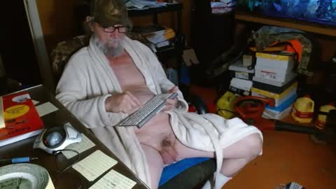 Snapshot of funmike2000 chatting on 1, 1, 2025 mike online show from 1, 1, 2025